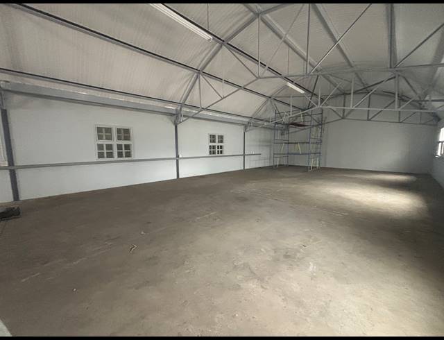 200M² WAREHOUSE TO LET IN STRAND INDUSTRIA